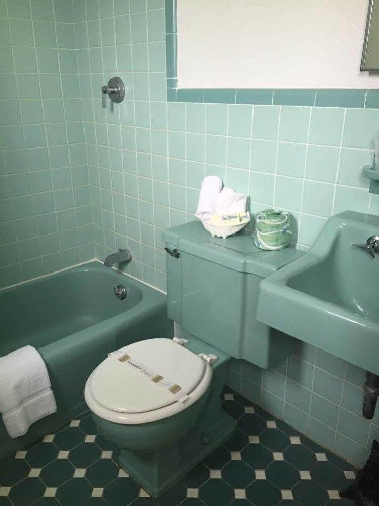 Isle Of Capri Motel Норт Уайлдууд Екстериор снимка